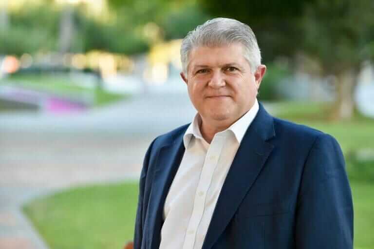 Pepe Vélez: “López Miras no puede permanecer callado ni un minuto más ante un ataque a la democracia de tal calibre”