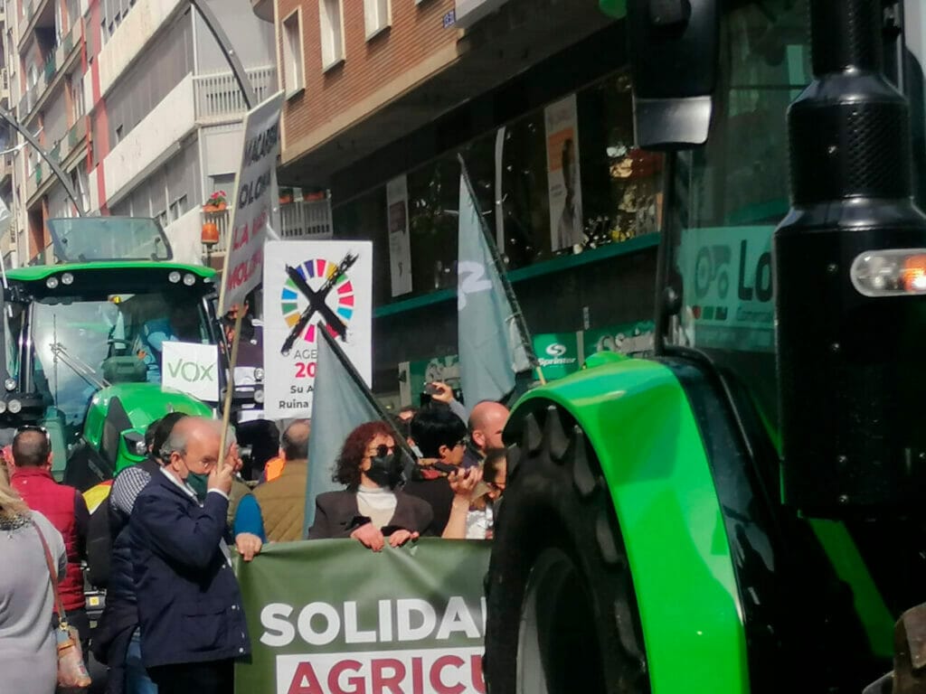 VOX vuelve a intentar manipular a agricultores y ganaderos para intentar ganar un puñado de votos