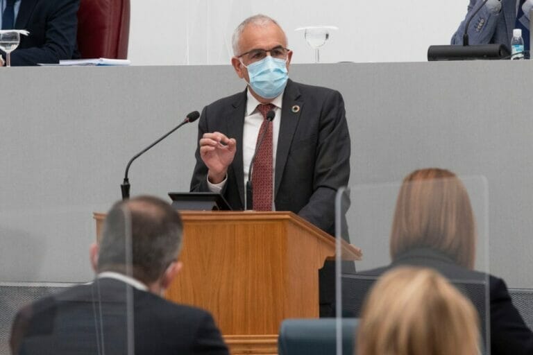 El PSOE exige al Gobierno del PP que aclare qué medidas concretas va a aprobar para ayudar a los transportistas y a la ciudadanía y explique de dónde va a sacar el dinero