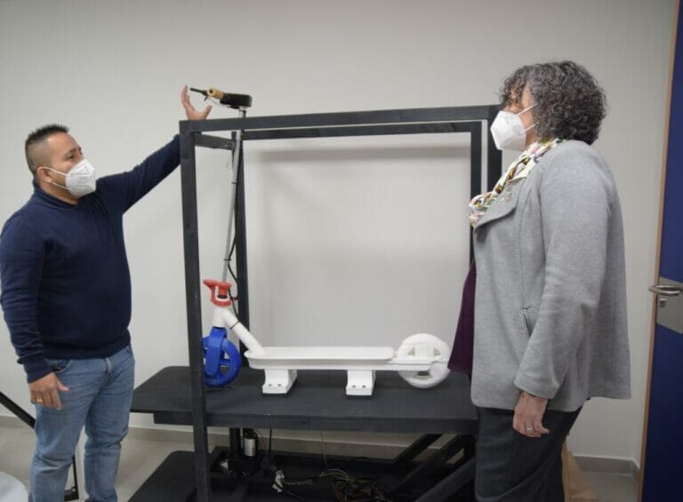 Un simulador de conducción de patinetes eléctricos, entre los primeros desarrollos del FabLab UPCT 