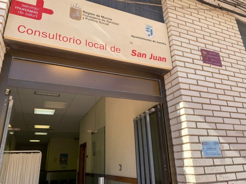 La alcaldesa de Jumilla y el gerente del Área V de Salud visitan el Consultorio del Barrio San Juan con el objetivo de ponerlo a punto para su reapertura La alcaldesa de Jumilla y el gerente del Área V de Salud visitan el Consultorio del Barrio San Juan con el objetivo de ponerlo a punto para su reapertura