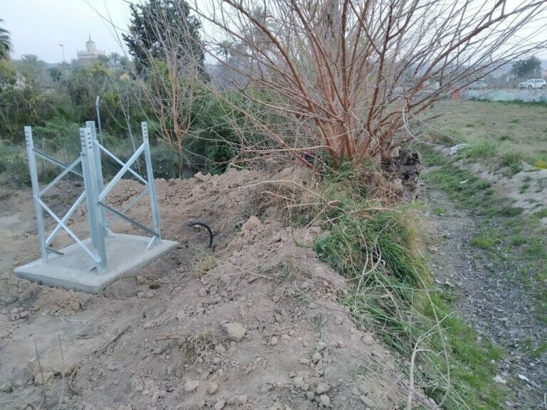 Huermur denuncia la instalación de torres eléctricas junto al monumento del Malecón
