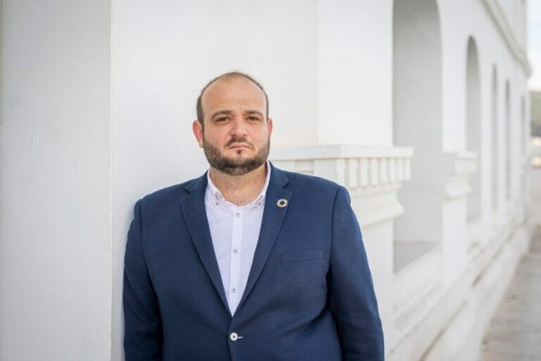 Manuel Torres: "El bombeo del nuevo paseo marítimo de Los Urrutias no funcionó porque el Ayuntamiento de Cartagena no ha contratado el suministro eléctrico como es su responsabilidad"