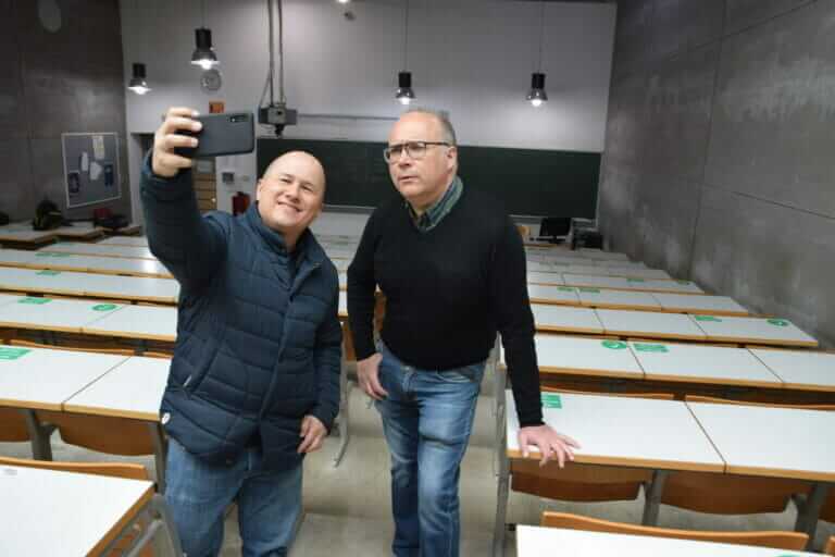 El youtuber ‘Julioprofe’ cuenta en la UPCT el secreto para triunfar en la red enseñando Matemáticas