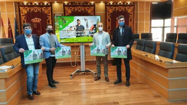 El Ayuntamiento de Molina de Segura y la Escuela de Golf de Montepríncipe organizan un curso municipal de iniciación al golf
