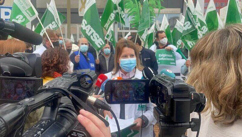 Enfermeras y fisioterapeutas claman por un cambio en la política del SMS