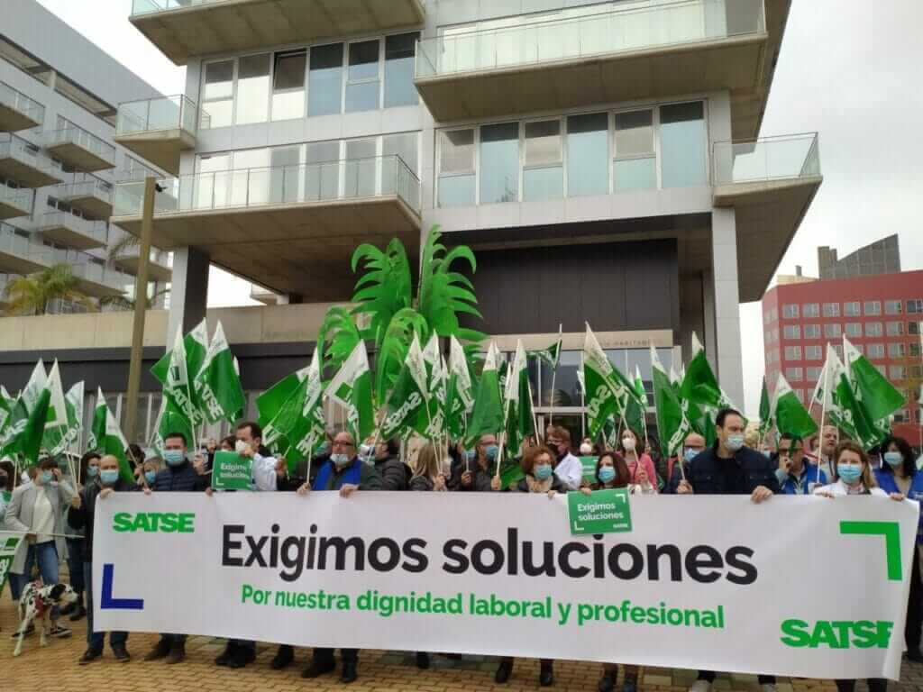 Enfermeras y fisioterapeutas claman por un cambio en la política del SMS