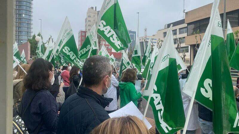 Enfermeras y fisioterapeutas claman por un cambio en la política del SMS