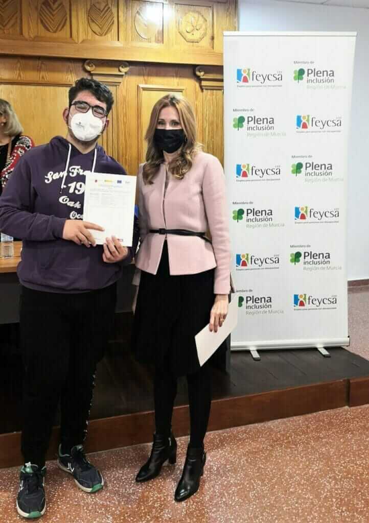 La directora del SEF entrega los certificados de profesionalidad a los alumnos con discapacidad de Feycsa La directora del SEF entrega los certificados de profesionalidad a los alumnos con discapacidad de Feycsa