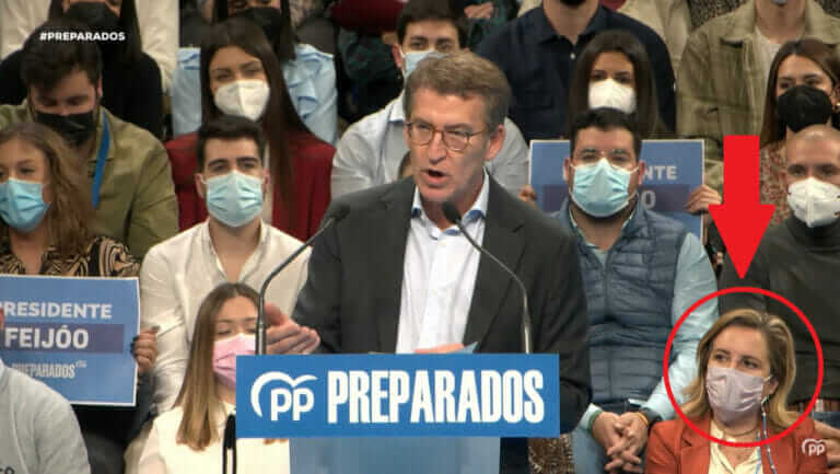 Adela Martínez-Cachá, imputada y pendiente de juicio, en primera fila del acto de Feijóo en Murcia