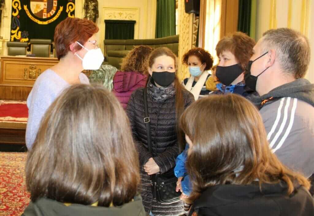 La alcaldesa da la bienvenida a las familias ucranianas que ya están en Jumilla La alcaldesa da la bienvenida a las familias ucranianas que ya están en Jumilla