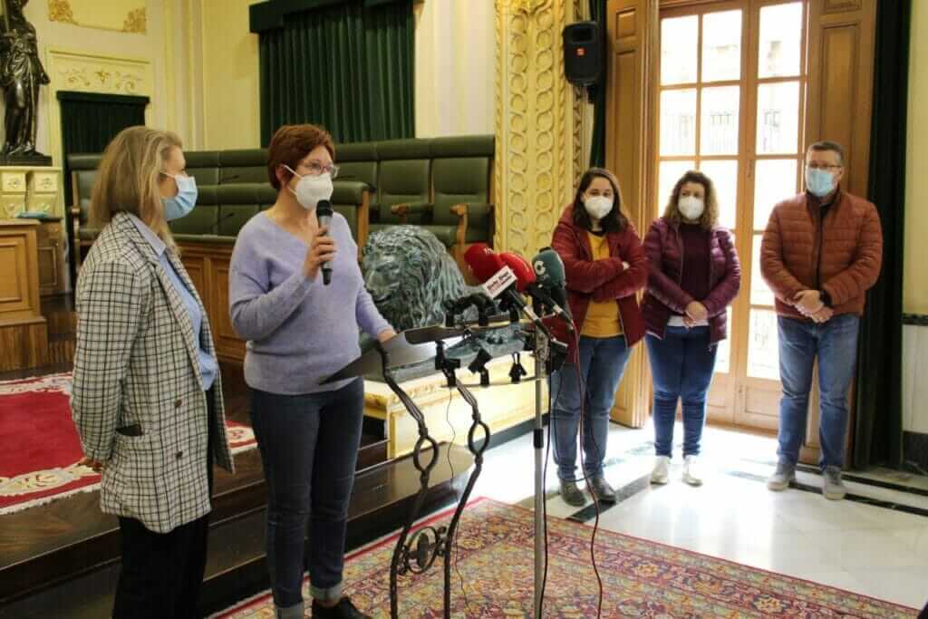La alcaldesa da la bienvenida a las familias ucranianas que ya están en Jumilla La alcaldesa da la bienvenida a las familias ucranianas que ya están en Jumilla