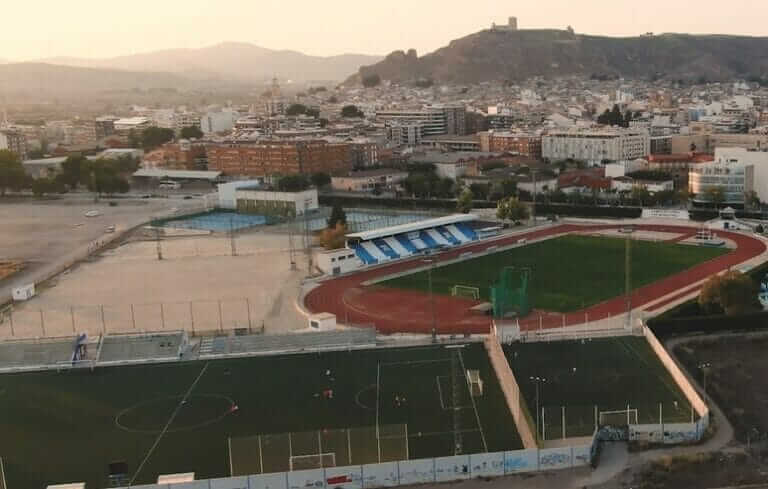 Aprobado el plan de seguridad de las obras de evacuación de aguas pluviales y pavimentación de las zonas de tránsito del Polideportivo La Hoya  