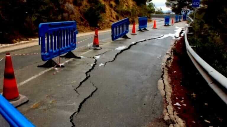 El Consejero de Hacienda cuenta en Alhama una versión del retraso de las obras en la RM515 que no se corresponde con lo que informan fuentes de la Consejería de Fomento