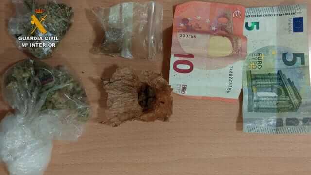 La Guardia Civil desmantela en Murcia un activo punto de venta de drogas dirigido por un clan familiar La Guardia Civil desmantela en Murcia un activo punto de venta de drogas dirigido por un clan familiar