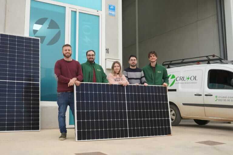 Triplica plantilla la empresa de instalaciones fotovoltaicas creada por egresados de la UPCT