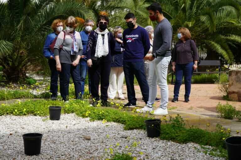 Taller intergeneracional para cultivar especies autóctonas y replantar una zona urbana