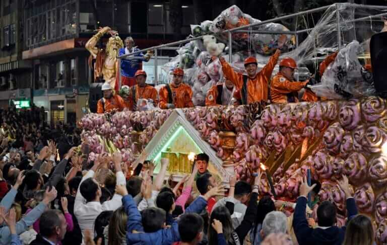 El Entierro de la Sardina congrega en Murcia a alrededor de un millón de personas y transcurre sin incidencias reseñables