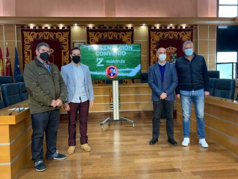 La Escuela de Fútbol de Molina y la empresa MATRIRUIZ suscriben un convenio de colaboración empresarial para promover y atender a escolares del municipio que se encuentren en riesgo de exclusión por razones económicas, favoreciendo la práctica deportiva durante el curso escolar 2021-2022