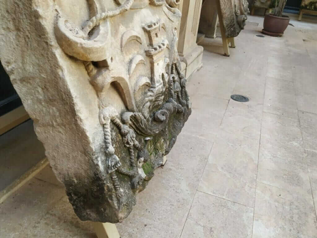 Huermur denuncia el vergonzoso estado de la colección de 18 escudos heráldicos BIC del Museo Arqueológico Huermur denuncia el vergonzoso estado de la colección de 18 escudos heráldicos BIC del Museo Arqueológico