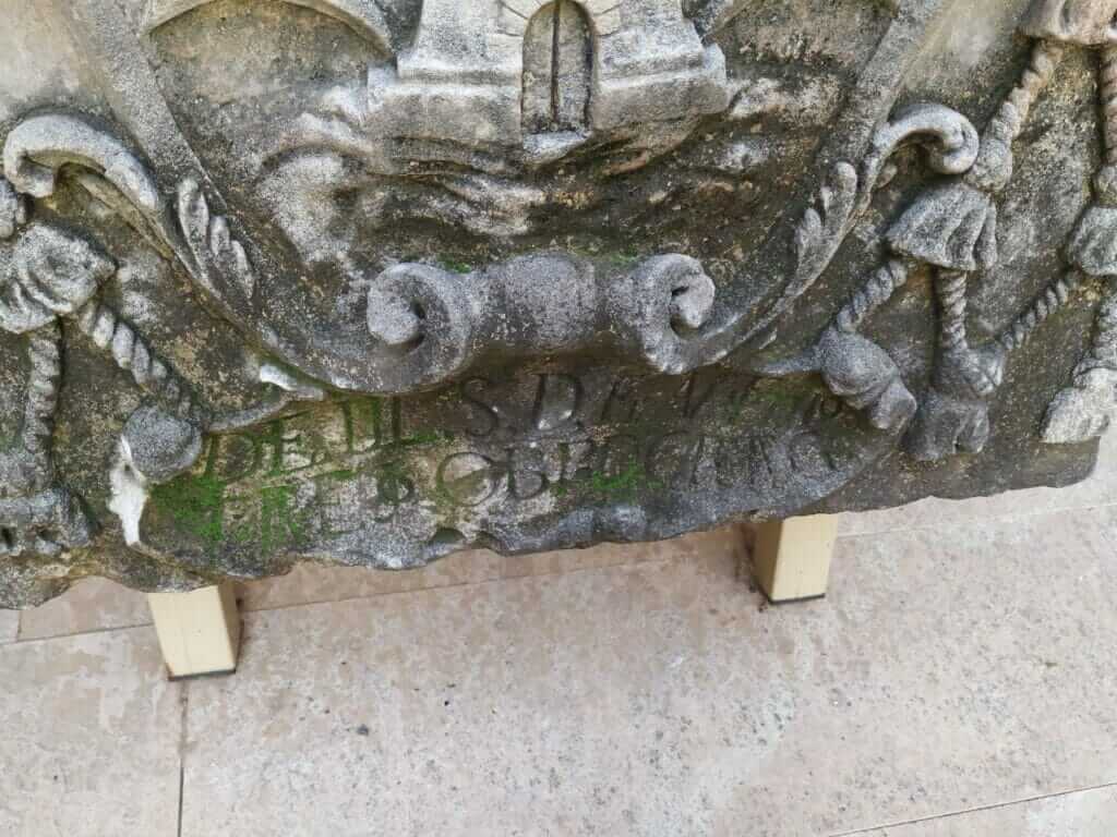 Huermur denuncia el vergonzoso estado de la colección de 18 escudos heráldicos BIC del Museo Arqueológico Huermur denuncia el vergonzoso estado de la colección de 18 escudos heráldicos BIC del Museo Arqueológico