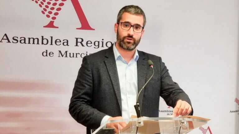 Francisco Lucas exige a López Miras que explique de una vez el plan y las inversiones del Gobierno regional para paliar los efectos de la guerra
