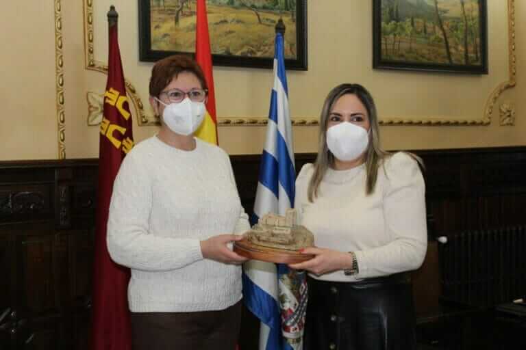 La alcaldesa de Jumilla recibe a la nueva cónsul de Ecuador en la Región de Murcia