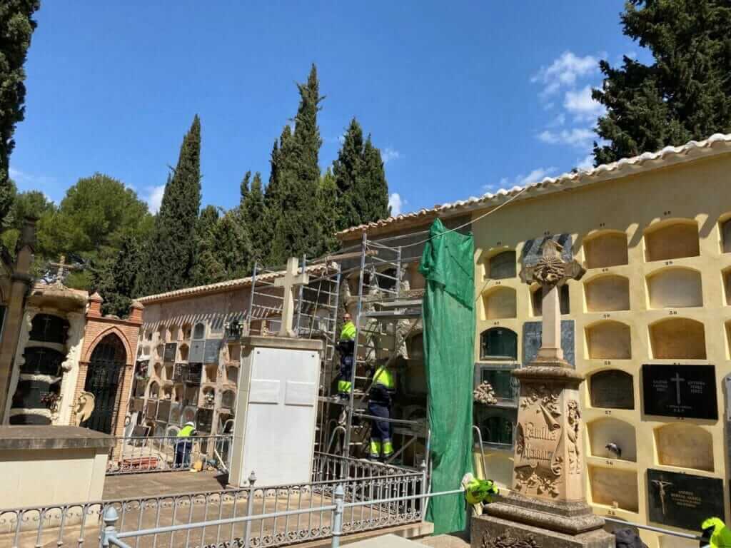 Continúan las obras de rehabilitación de los recintos de nichos más antiguos del Cementerio Municipal en Jumilla Continúan las obras de rehabilitación de los recintos de nichos más antiguos del Cementerio Municipal en Jumilla