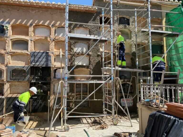 Continúan las obras de rehabilitación de los recintos de nichos más antiguos del Cementerio Municipal en Jumilla