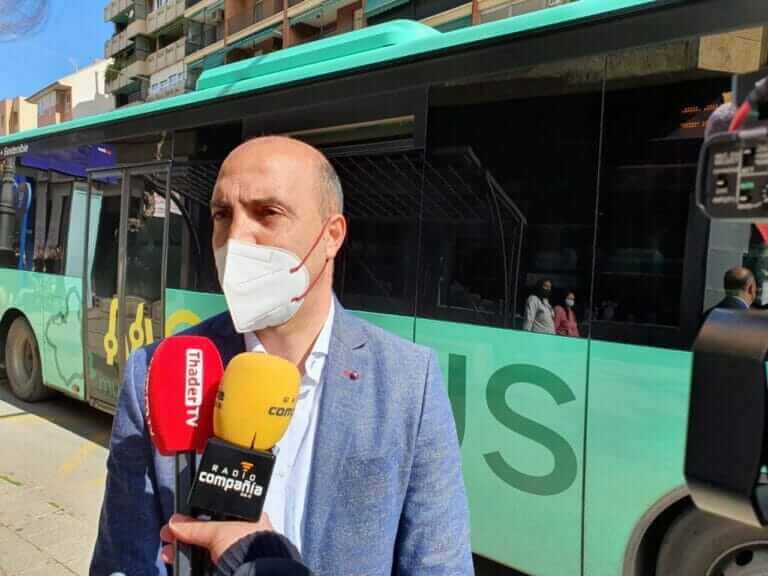 La gratuidad del transporte público interurbano para los colectivos más desfavorecidos de la ciudadanía molinense comienza hoy viernes 1 de abril