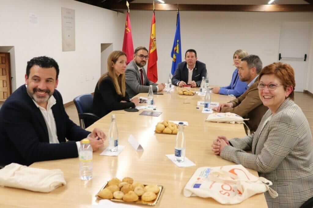 Primera reunión en Mula para poner en marcha la Red de Conjuntos Históricos-Artísticos de la Región de Murcia, con la presencia de Jumilla Primera reunión en Mula para poner en marcha la Red de Conjuntos Históricos-Artísticos de la Región de Murcia, con la presencia de Jumilla