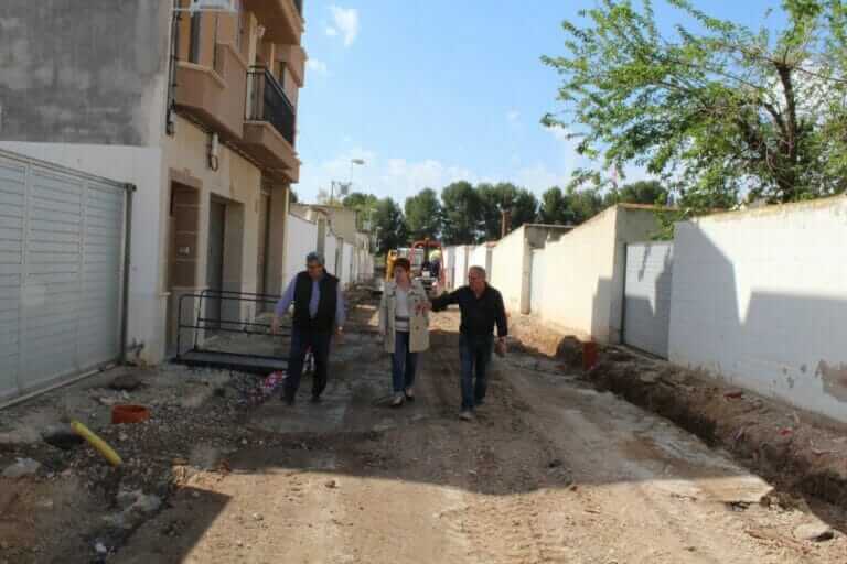 Avanzan las obras de renovación de infraestructuras de las calles Paraíso y travesías de los Cipreses y Rosales en Jumilla