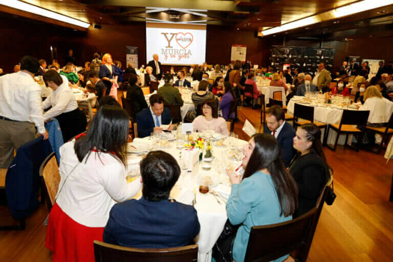 Assido reúne a más de 300 personas en su cena solidaria