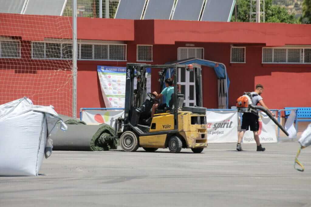 Comienza las obras de sustitución del césped artificial y la red de riego del campo de fútbol José Kubala