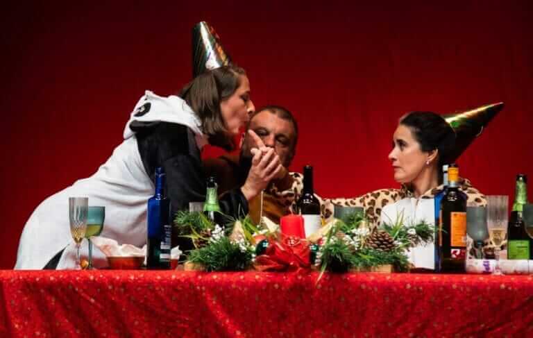 La Roca Producciones presenta la comedia PORNO el sábado 14 de mayo en el Teatro Villa de Molina