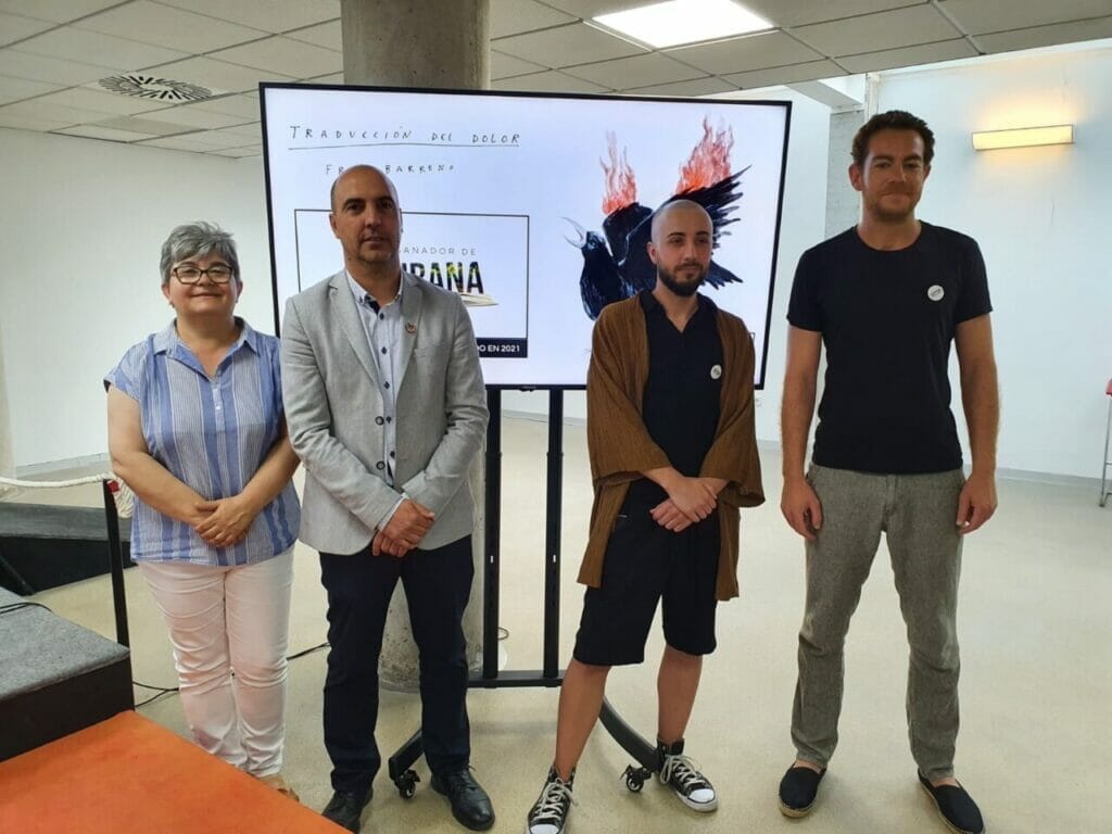 Fran Barreno, con Traducción del dolor, gana el I Premio Subirana para el mejor libro de poesía publicado en 2021 Fran Barreno, con Traducción del dolor, gana el I Premio Subirana para el mejor libro de poesía publicado en 2021