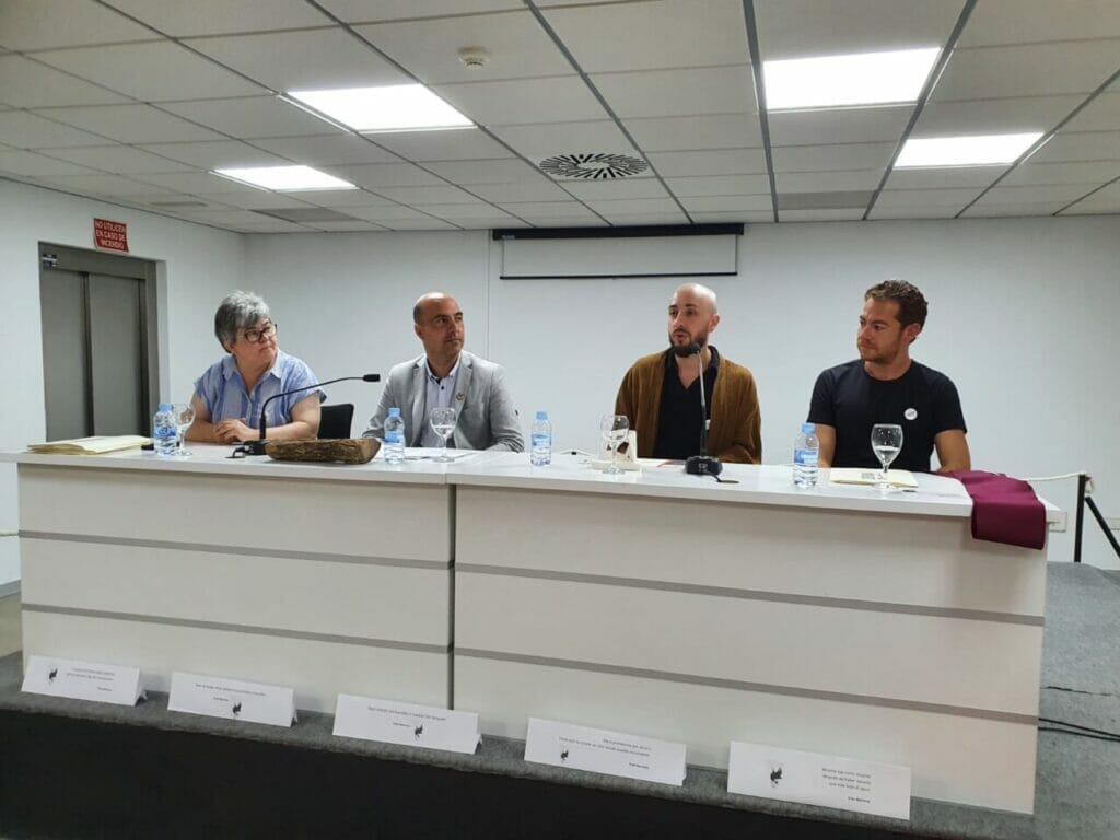 Fran Barreno, con Traducción del dolor, gana el I Premio Subirana para el mejor libro de poesía publicado en 2021 Fran Barreno, con Traducción del dolor, gana el I Premio Subirana para el mejor libro de poesía publicado en 2021