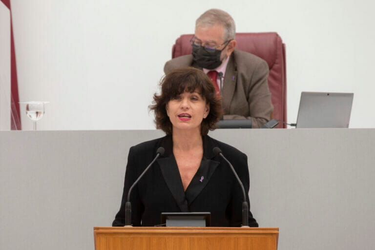 Lara Hernández: “El Gobierno de López Miras vulnera los derechos de las mujeres por una cuestión ideológica”