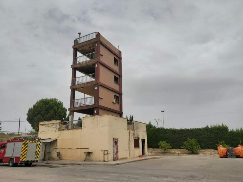 El alcalde de Abarán visita el Parque de Bomberos de Cieza para conocer las dificultades a las que se enfrenta