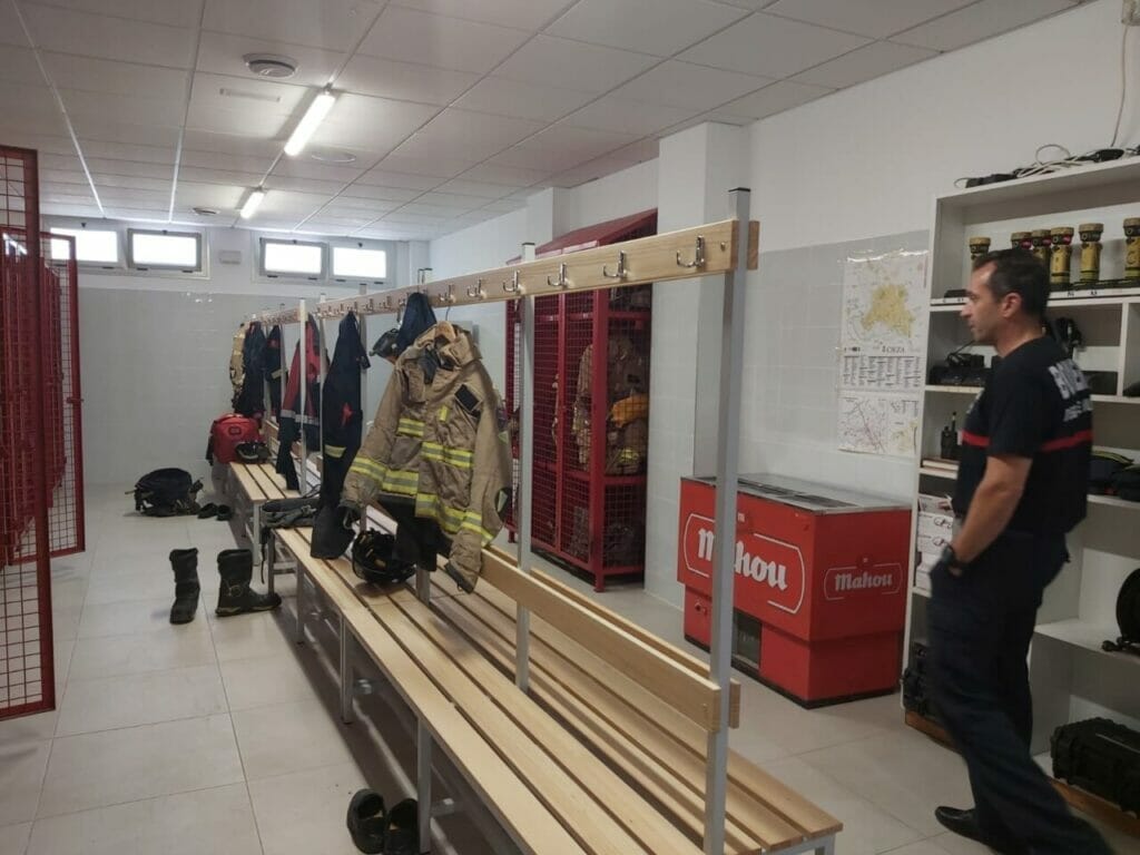 El alcalde de Abarán visita el Parque de Bomberos de Cieza para conocer las dificultades a las que se enfrenta