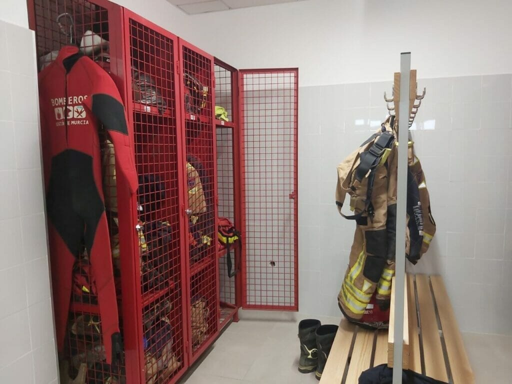 El alcalde de Abarán visita el Parque de Bomberos de Cieza para conocer las dificultades a las que se enfrenta