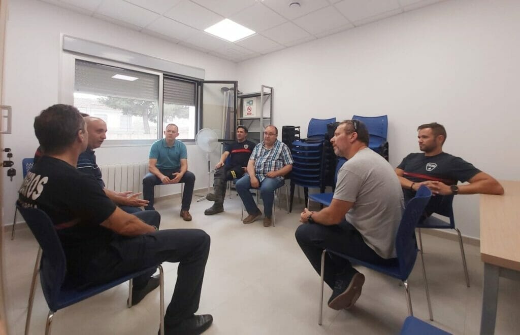 El alcalde de Abarán visita el Parque de Bomberos de Cieza para conocer las dificultades a las que se enfrenta