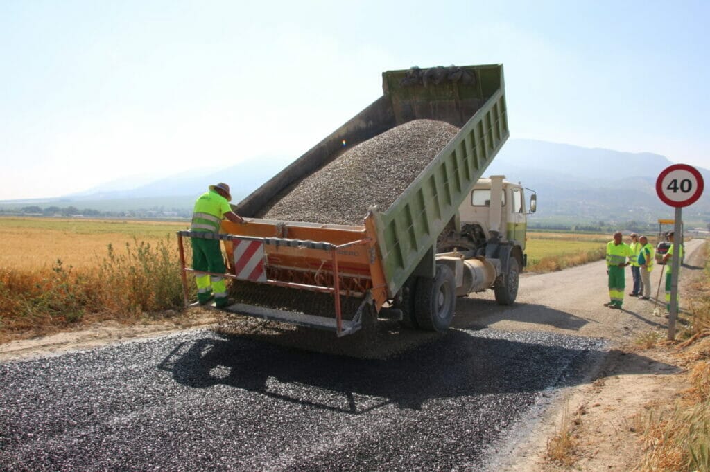 El Ayuntamiento de Alhama invierte 650.000 euros en la mejora de caminos públicos El Ayuntamiento de Alhama invierte 650.000 euros en la mejora de caminos públicos