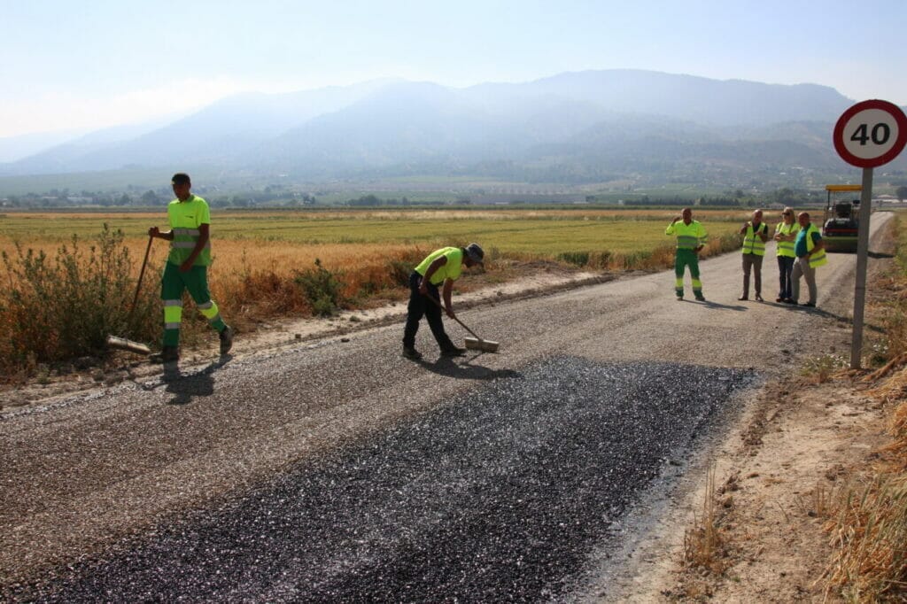 El Ayuntamiento de Alhama invierte 650.000 euros en la mejora de caminos públicos El Ayuntamiento de Alhama invierte 650.000 euros en la mejora de caminos públicos