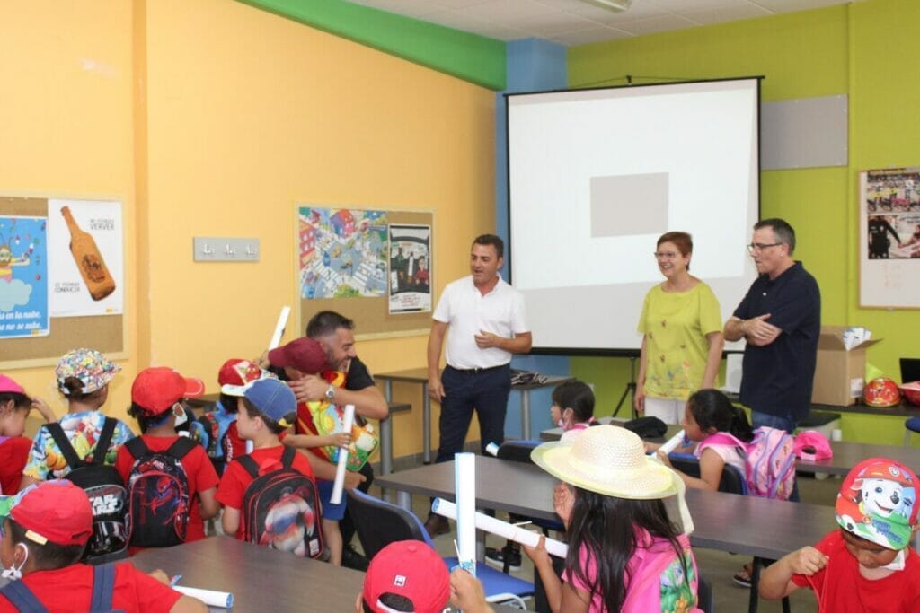 Alumnos del CEIP San Francisco, en Jumilla, aprenden a moverse con seguridad en el Centro de Educación Vial