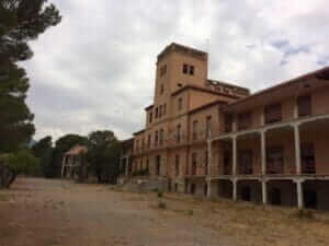 La alcaldesa de Alhama traslada al consejero de Medio Ambiente la necesidad de rehabilitar el antiguo sanatorio de Sierra Espuña La alcaldesa de Alhama traslada al consejero de Medio Ambiente la necesidad de rehabilitar el antiguo sanatorio de Sierra Espuña