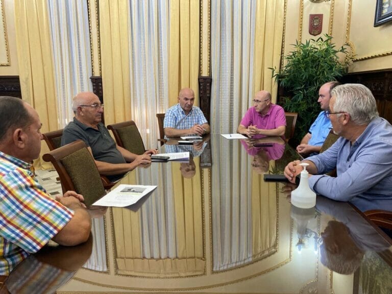 El Ayuntamiento de Jumilla se interesa por el impulso de medidas para controlar la sobrepoblación de conejos, jabalís y cabras montesas en el término municipal