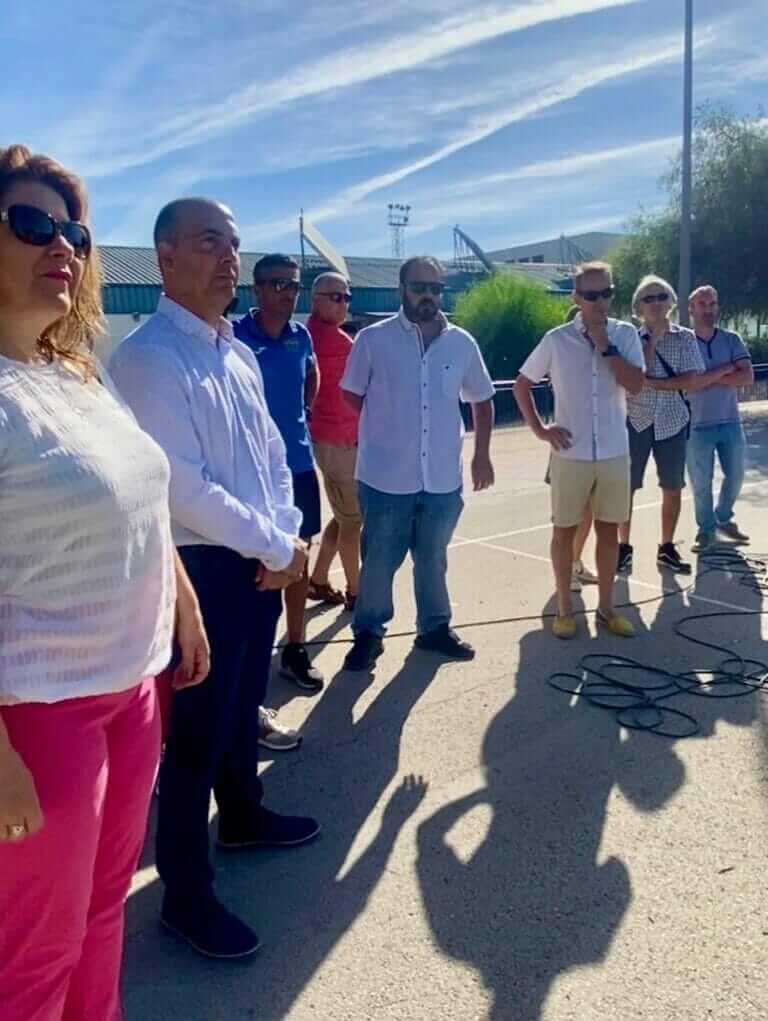 El Ayuntamiento de Molina de Segura inicia los trabajos de dotación de nuevo pavimento en la pista de atletismo de la Ciudad Deportiva El Romeral
