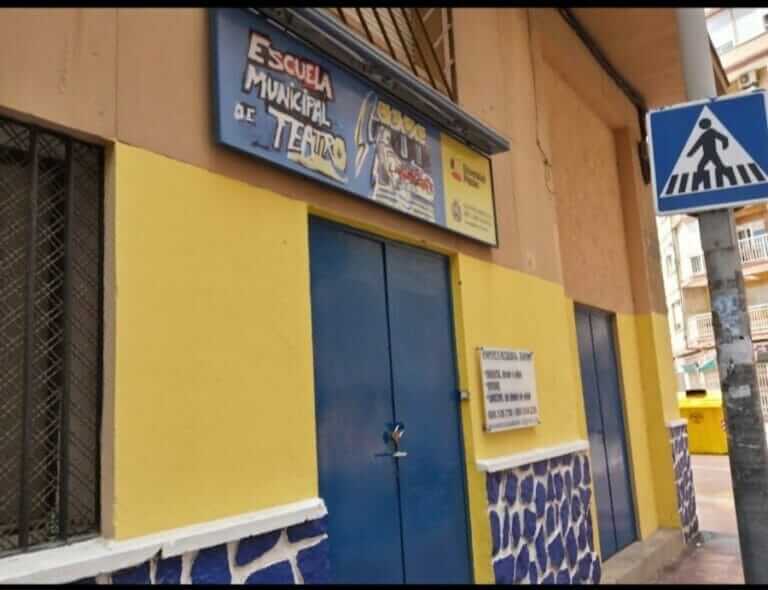 El portavoz del PSOE critica que el Ayuntamiento continúe poniendo parches a esta instalación tan precaria en vez de habilitar la casa del Niño o el Teatro Circo