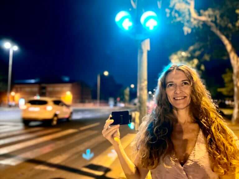 Un sistema inteligente de señalización de tráfico reduce a la mitad la espera en semáforos y un 10% el consumo de los vehículos